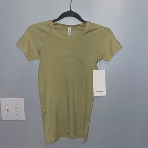 NWT Lululemon Swiftly Tech Short Sleeve Tee Dew Green